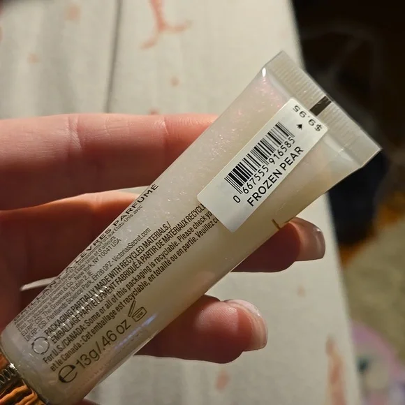 Brand new Victorias Secret Lip Gloss In Frozen Pear - Picture 2 of 2